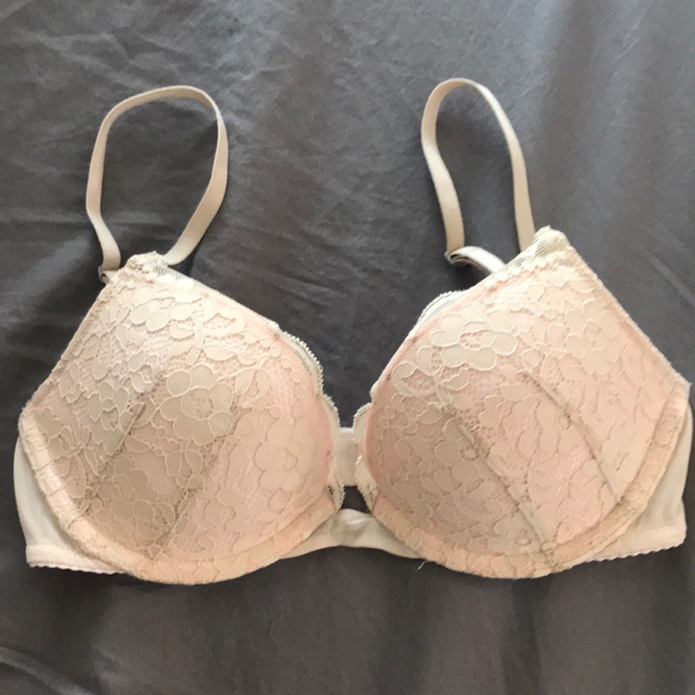 Gilly Hicks Push Em Up Plunge Bra 30C